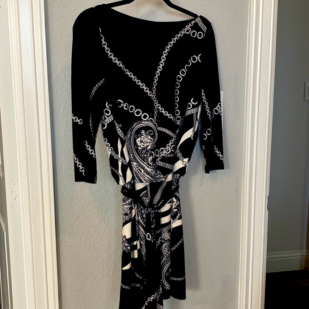 Black and white mid length sleeve with belt